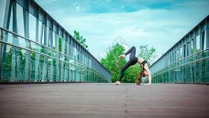 神经元研究：多巴胺激增后的“突触可塑性”改变如何使赌博习惯固化。（神经科学视角：多巴胺激增引发的突触可塑性变化如何巩固赌博习惯）